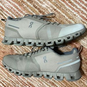 On Cloud 2.0 Women’s Running Shoes - Size 8. Waterproof